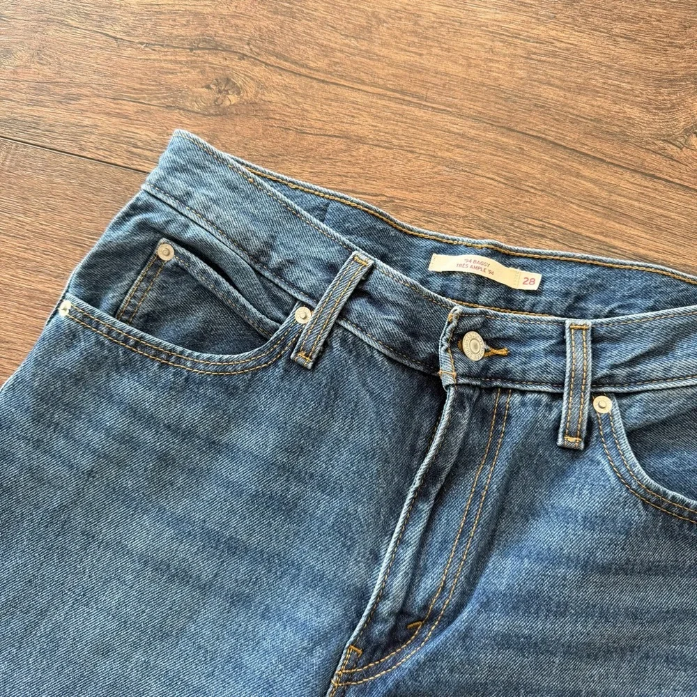 Levi's Straight Leg Women's Jeans in Blue Denim - Picture 5 of 10